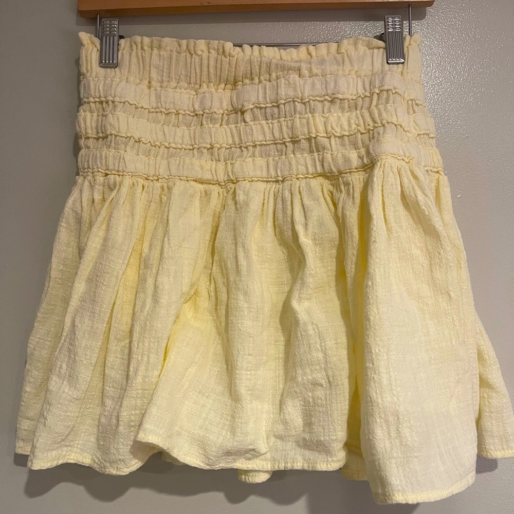 NWOT - Sincerely Jules Tiered Mini Skirt Light Yellow Size M